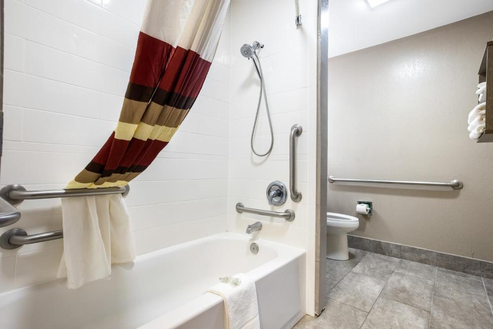  Deluxe Room with 2 Queen Beds Disability Access Smoke Free   interior
